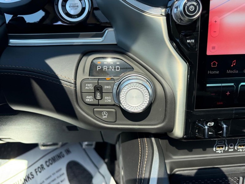 Ram 1500 Vehicle Full-screen Gallery Image 17
