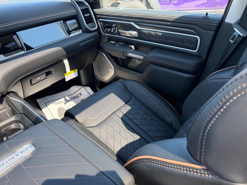 Ram 1500 Vehicle Full-screen Gallery Image 18