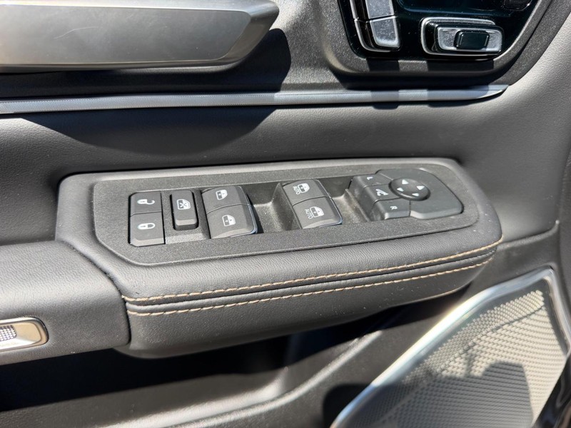 Ram 1500 Vehicle Full-screen Gallery Image 19