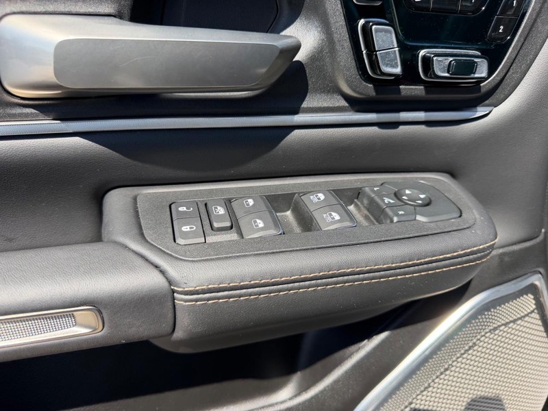 Ram 1500 Vehicle Full-screen Gallery Image 22