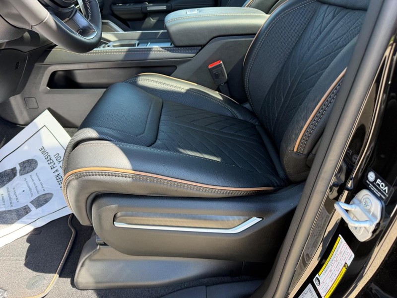 Ram 1500 Vehicle Full-screen Gallery Image 24