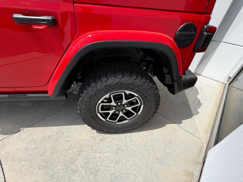 Jeep Wrangler Vehicle Full-screen Gallery Image 6