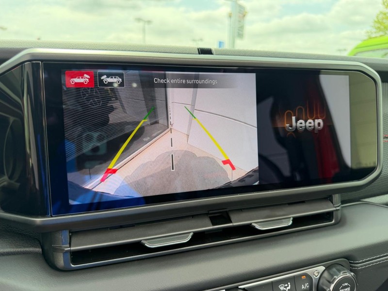 Jeep Wrangler Vehicle Full-screen Gallery Image 20