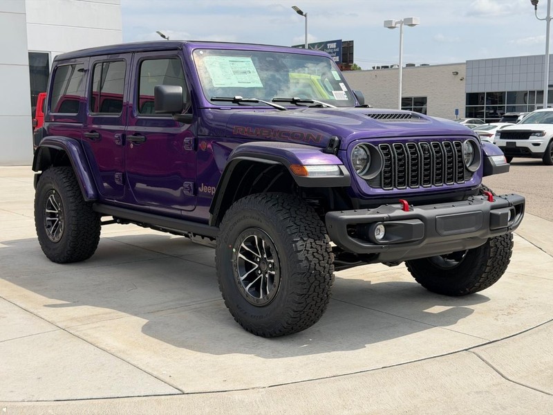 Jeep Wrangler Vehicle Full-screen Gallery Image 3