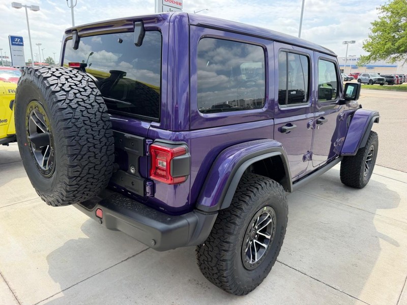 Jeep Wrangler Vehicle Full-screen Gallery Image 4