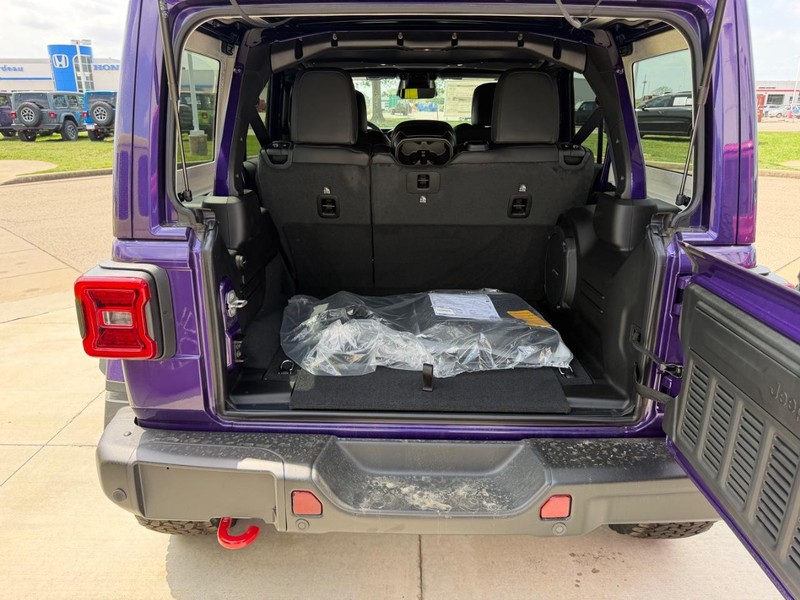 Jeep Wrangler Vehicle Full-screen Gallery Image 6