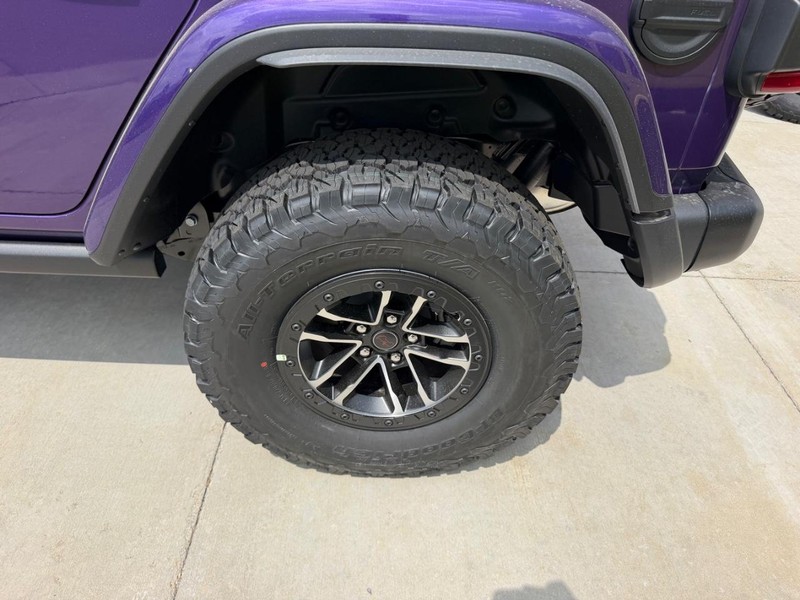 Jeep Wrangler Vehicle Full-screen Gallery Image 7