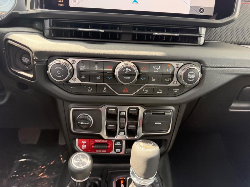 Jeep Wrangler Vehicle Full-screen Gallery Image 14