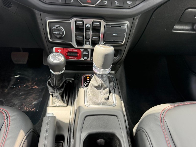 Jeep Wrangler Vehicle Full-screen Gallery Image 15