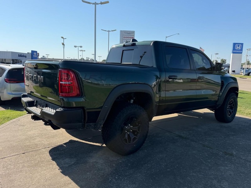 Ram 1500 Vehicle Full-screen Gallery Image 4
