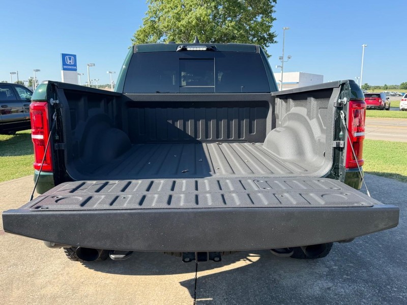 Ram 1500 Vehicle Full-screen Gallery Image 6
