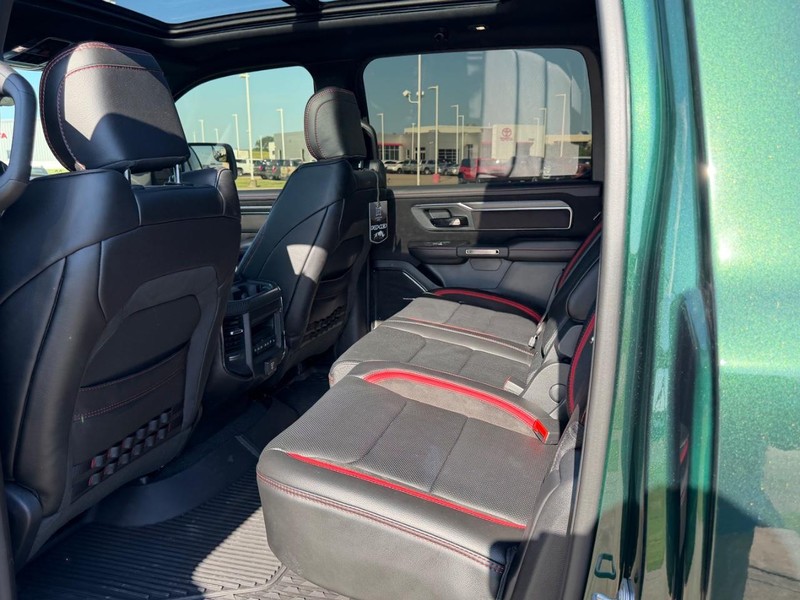 Ram 1500 Vehicle Full-screen Gallery Image 8