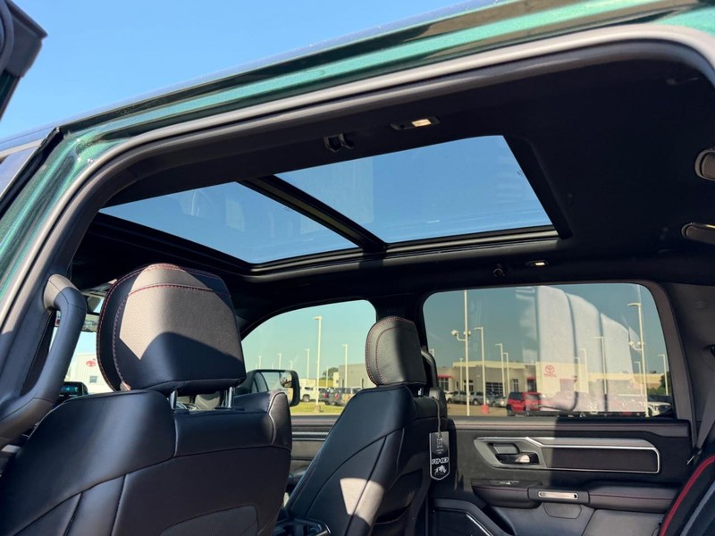 Ram 1500 Vehicle Full-screen Gallery Image 9