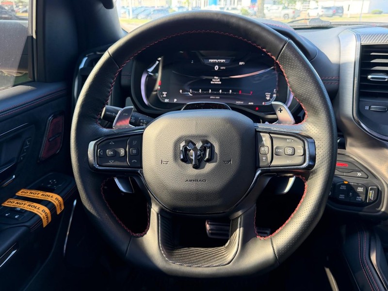 Ram 1500 Vehicle Full-screen Gallery Image 11