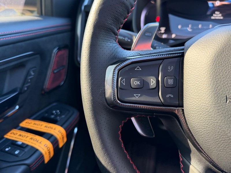 Ram 1500 Vehicle Full-screen Gallery Image 12
