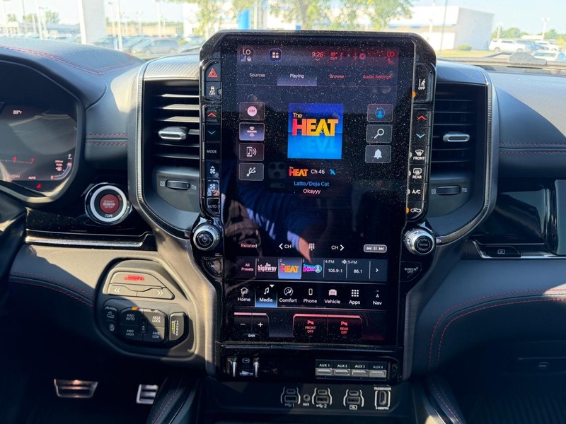 Ram 1500 Vehicle Full-screen Gallery Image 14