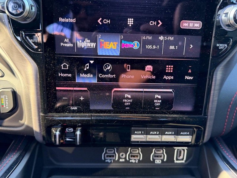 Ram 1500 Vehicle Full-screen Gallery Image 16