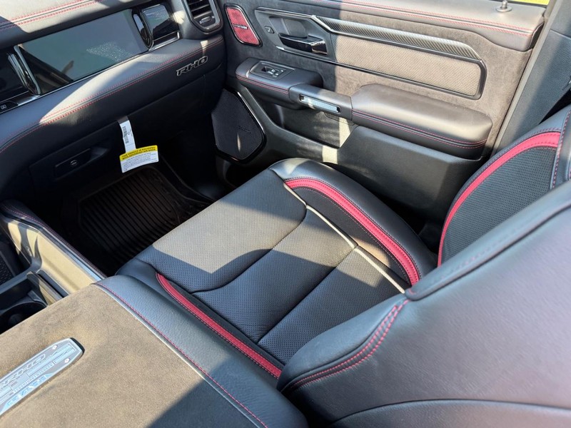 Ram 1500 Vehicle Full-screen Gallery Image 18