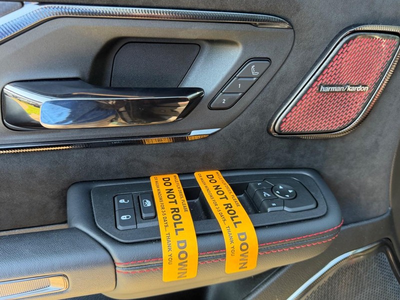 Ram 1500 Vehicle Full-screen Gallery Image 19