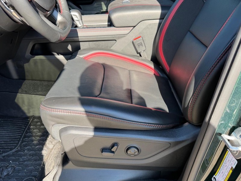 Ram 1500 Vehicle Full-screen Gallery Image 21
