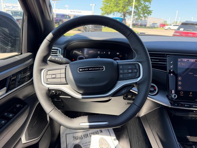 Jeep Grand Wagoneer Vehicle Full-screen Gallery Image 14