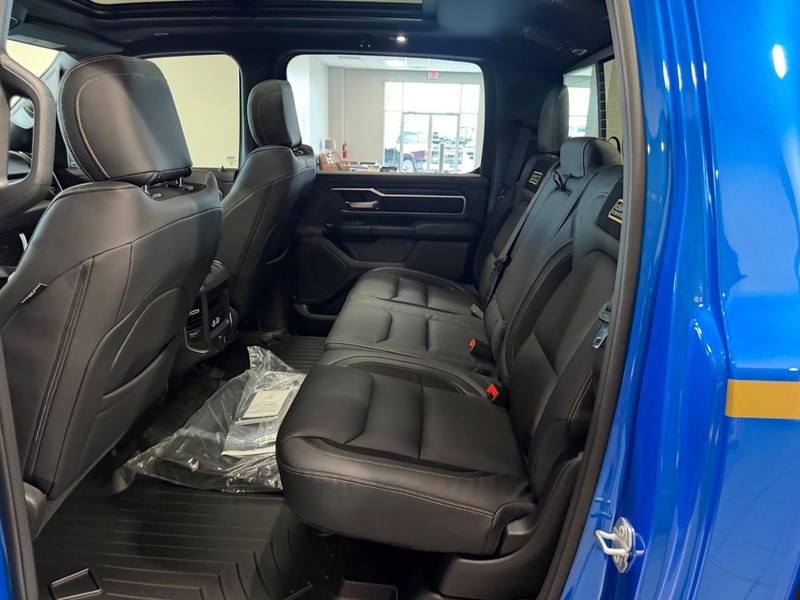Ram 1500 Vehicle Full-screen Gallery Image 9
