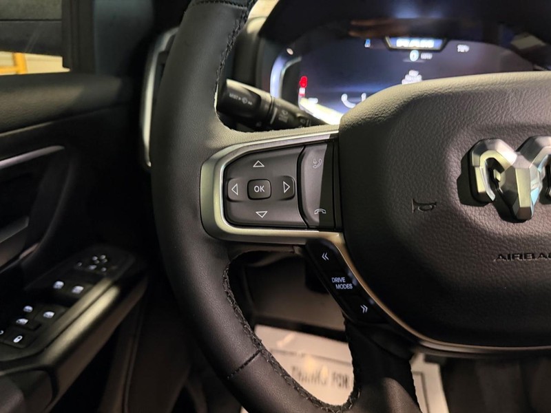 Ram 1500 Vehicle Full-screen Gallery Image 13