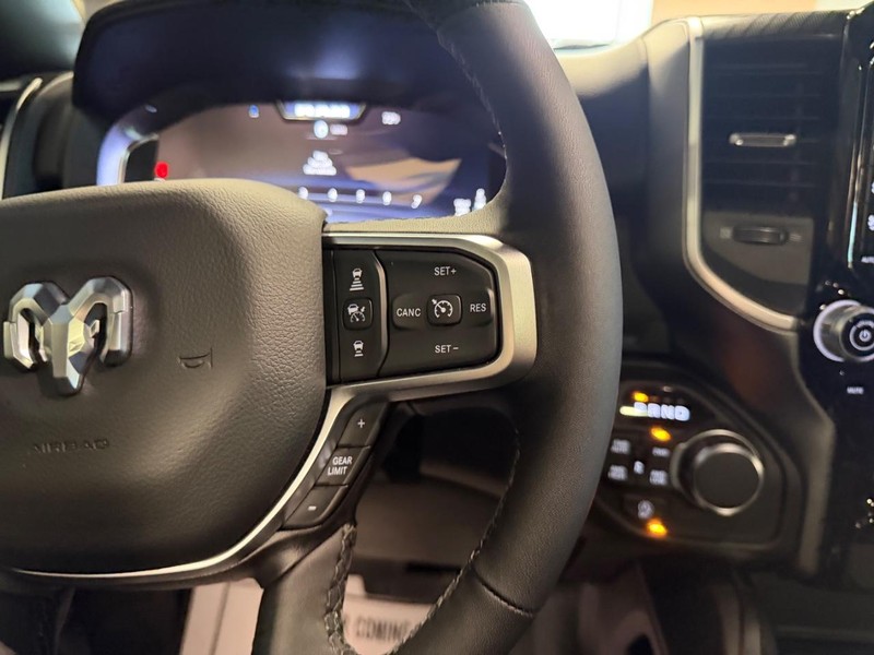 Ram 1500 Vehicle Full-screen Gallery Image 14
