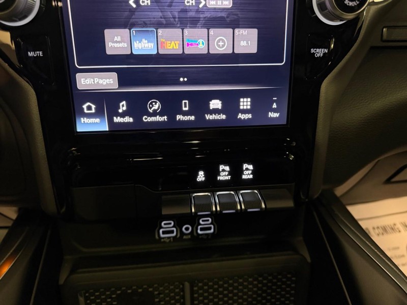 Ram 1500 Vehicle Full-screen Gallery Image 17