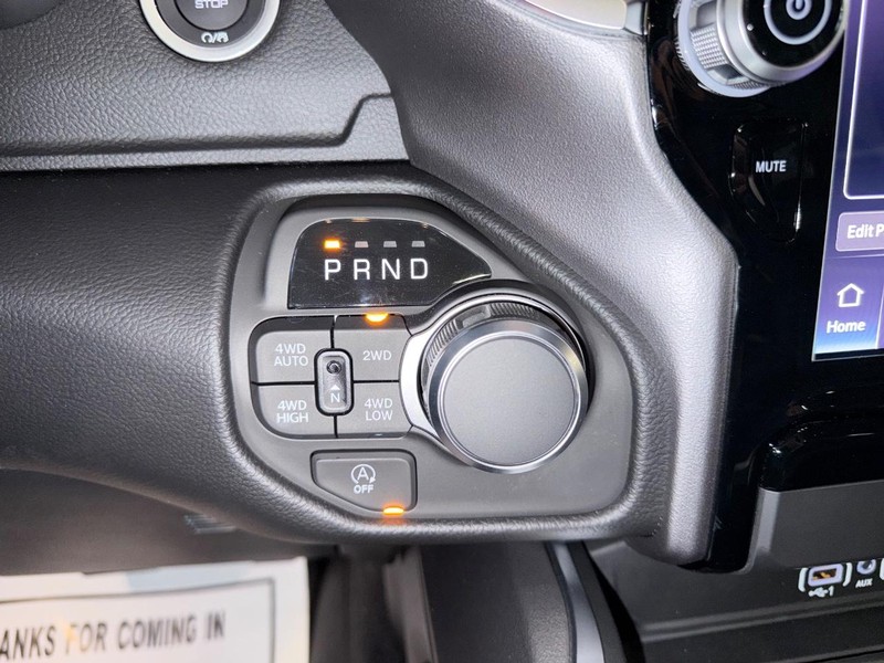 Ram 1500 Vehicle Full-screen Gallery Image 18