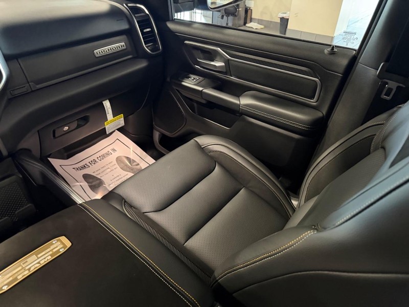Ram 1500 Vehicle Full-screen Gallery Image 19