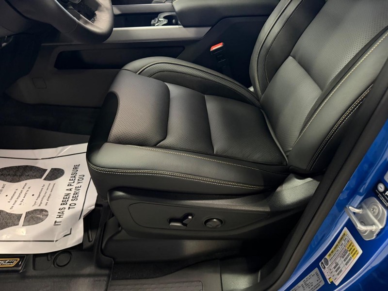 Ram 1500 Vehicle Full-screen Gallery Image 21