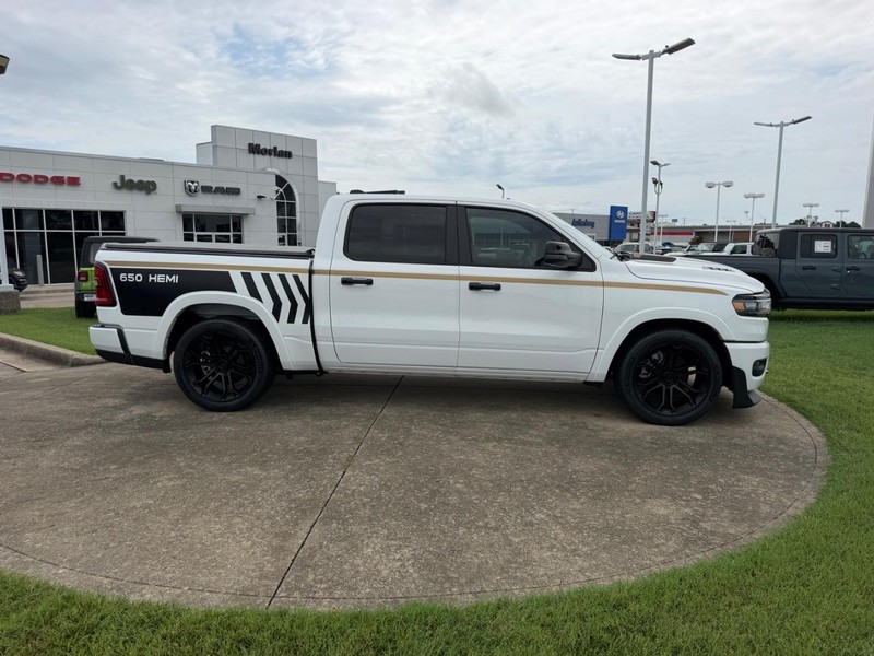 Ram 1500 Vehicle Full-screen Gallery Image 4