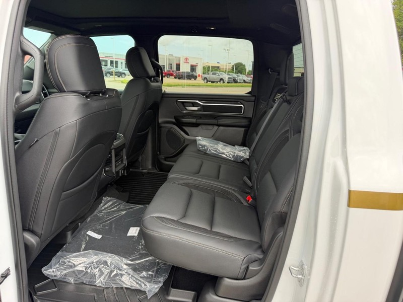 Ram 1500 Vehicle Full-screen Gallery Image 8