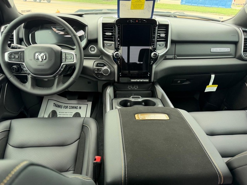 Ram 1500 Vehicle Full-screen Gallery Image 9
