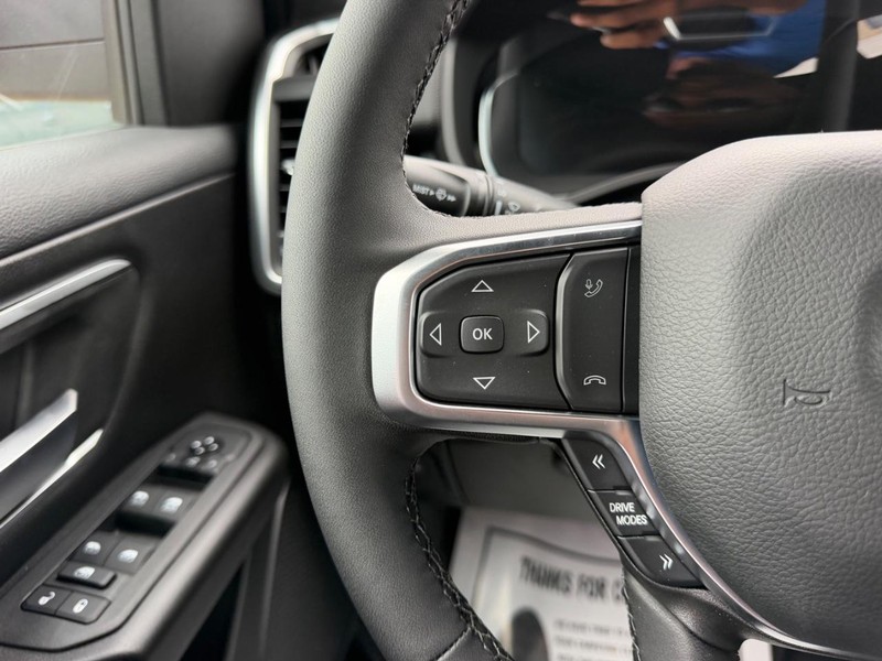Ram 1500 Vehicle Full-screen Gallery Image 11