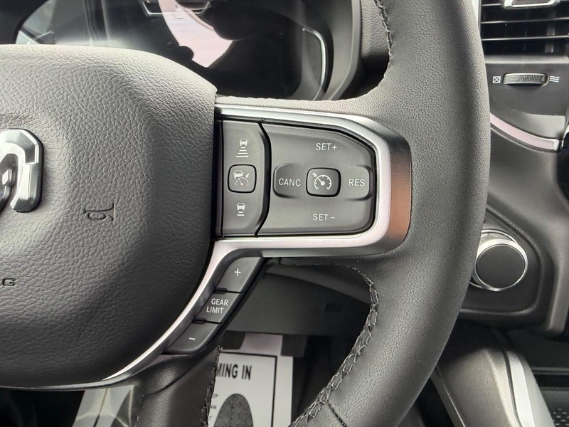 Ram 1500 Vehicle Full-screen Gallery Image 12
