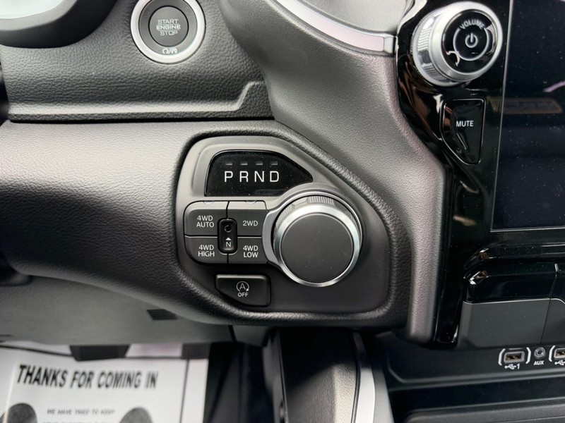 Ram 1500 Vehicle Full-screen Gallery Image 13