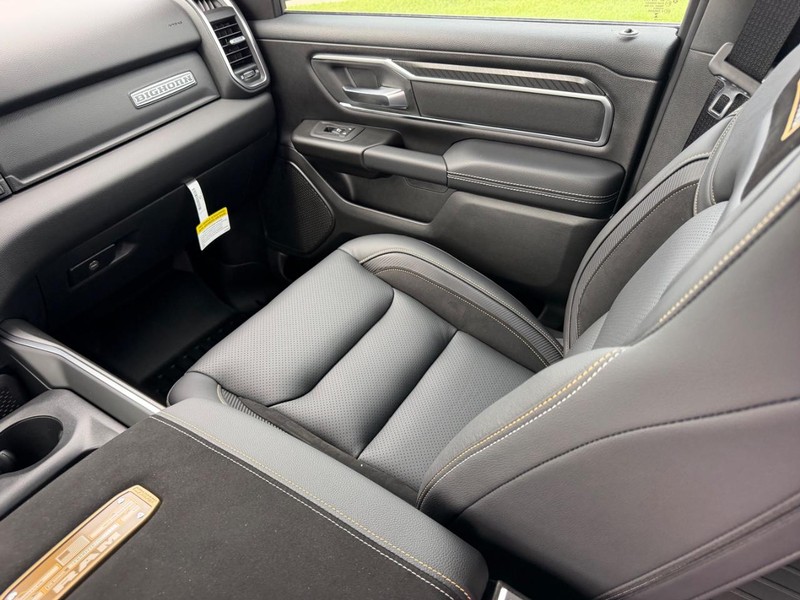 Ram 1500 Vehicle Full-screen Gallery Image 15