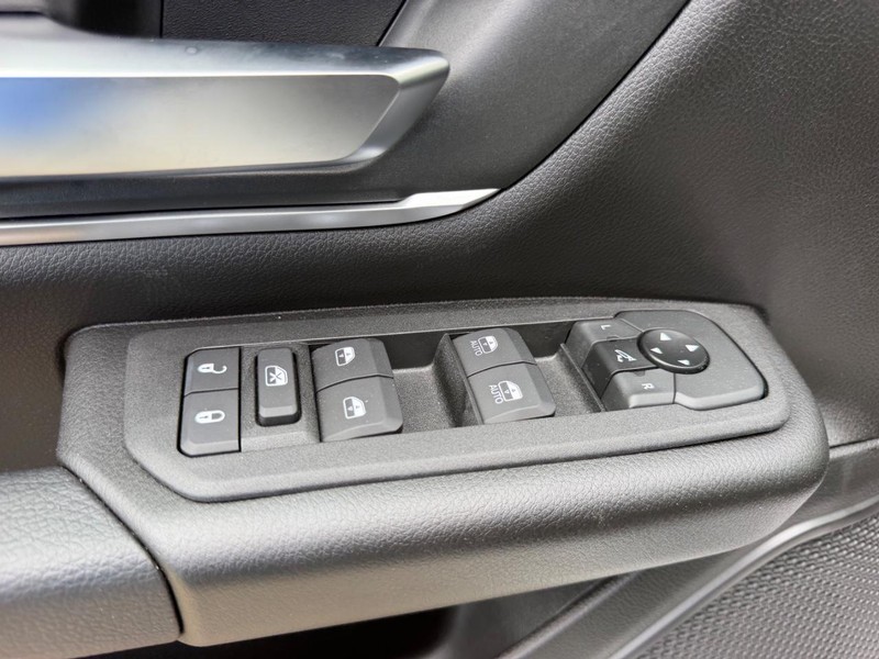 Ram 1500 Vehicle Full-screen Gallery Image 16