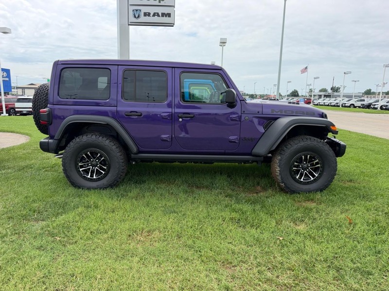 Jeep Wrangler Vehicle Full-screen Gallery Image 4