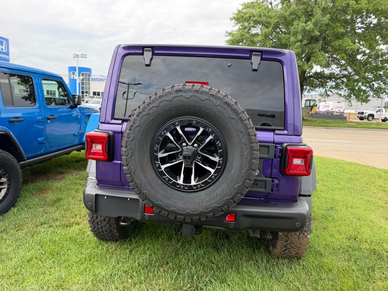 Jeep Wrangler Vehicle Full-screen Gallery Image 6