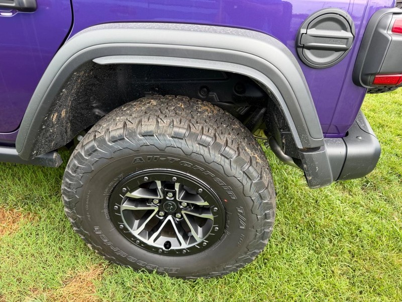 Jeep Wrangler Vehicle Full-screen Gallery Image 8