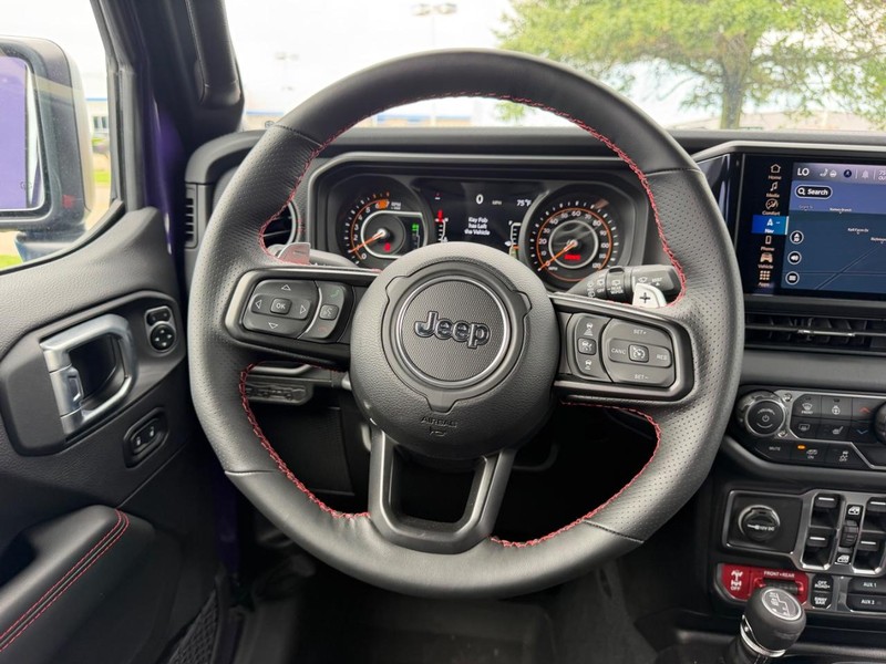 Jeep Wrangler Vehicle Full-screen Gallery Image 11