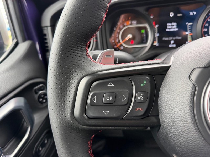 Jeep Wrangler Vehicle Full-screen Gallery Image 12