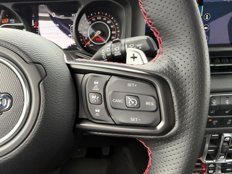 Jeep Wrangler Vehicle Full-screen Gallery Image 13