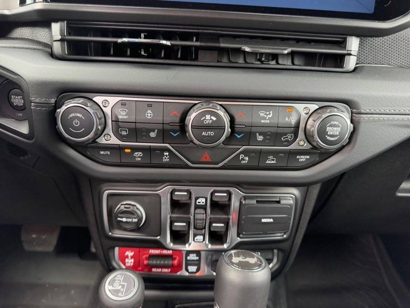 Jeep Wrangler Vehicle Full-screen Gallery Image 15