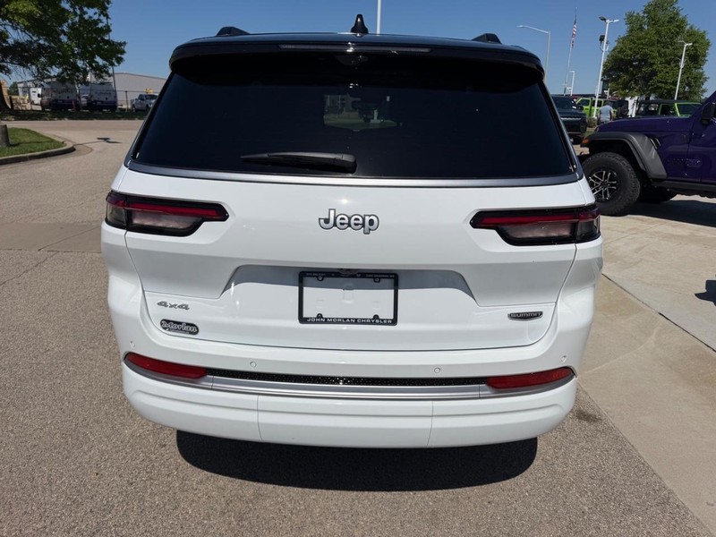 Jeep Grand Cherokee L Vehicle Full-screen Gallery Image 5