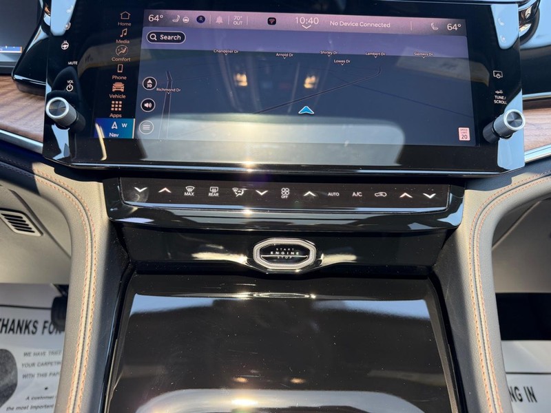 Jeep Grand Cherokee L Vehicle Full-screen Gallery Image 18