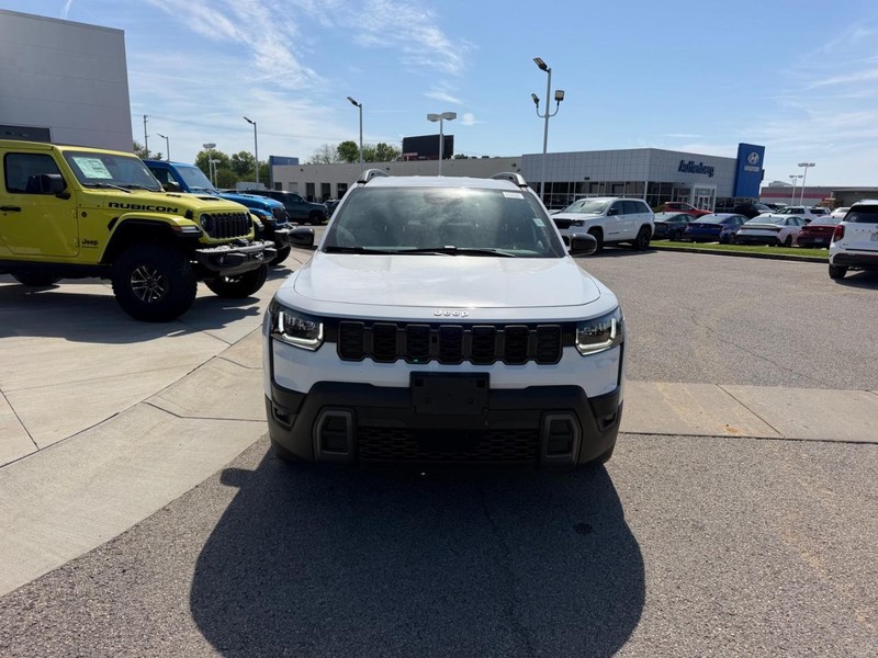 Jeep Cherokee Vehicle Full-screen Gallery Image 2